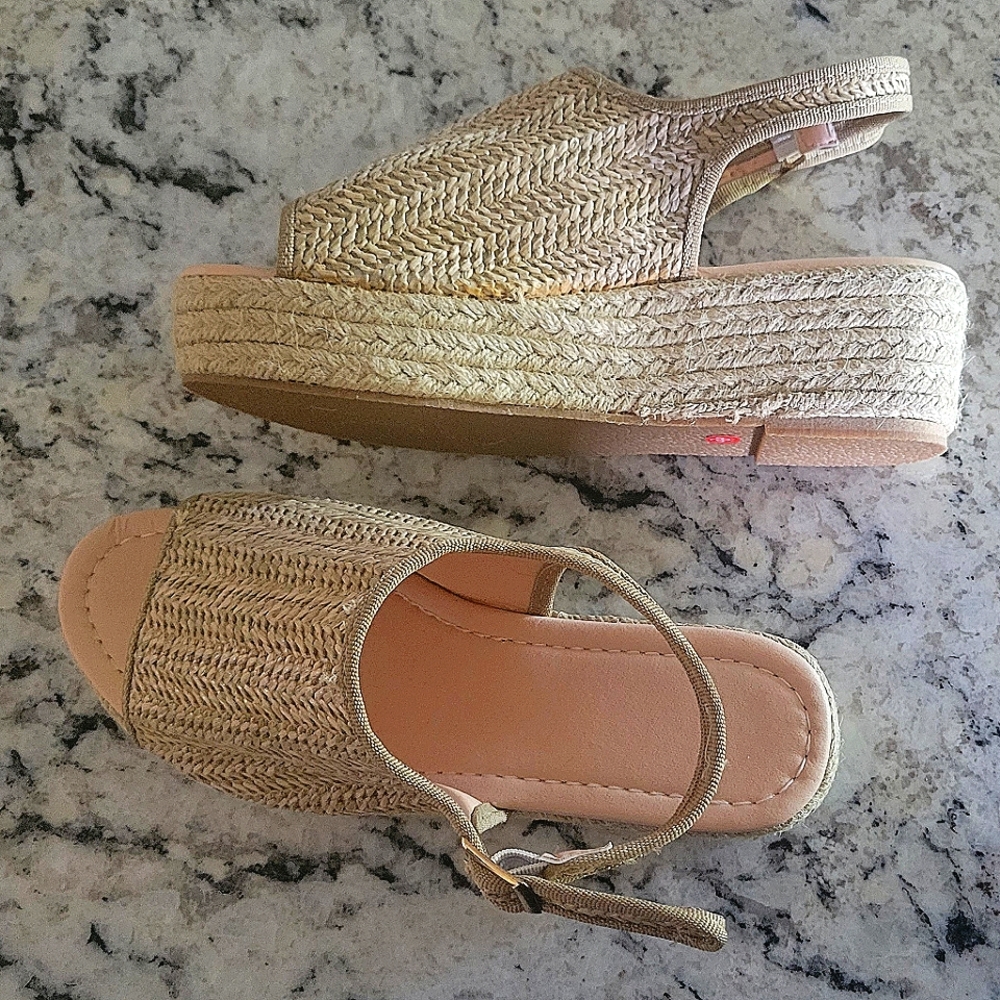Women's straw sandel NEW
